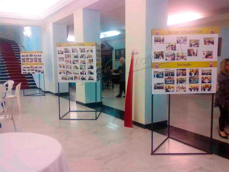 Totem em MDF, Totem em Acrílico, Totem em Aço Inox, Totem PVC, Display ...